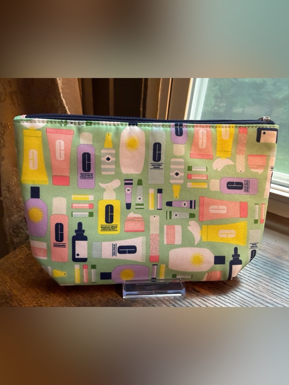 Clinique x Kate Spade Cosmetic Pouch - Pastel Green - Picture 3 of 4